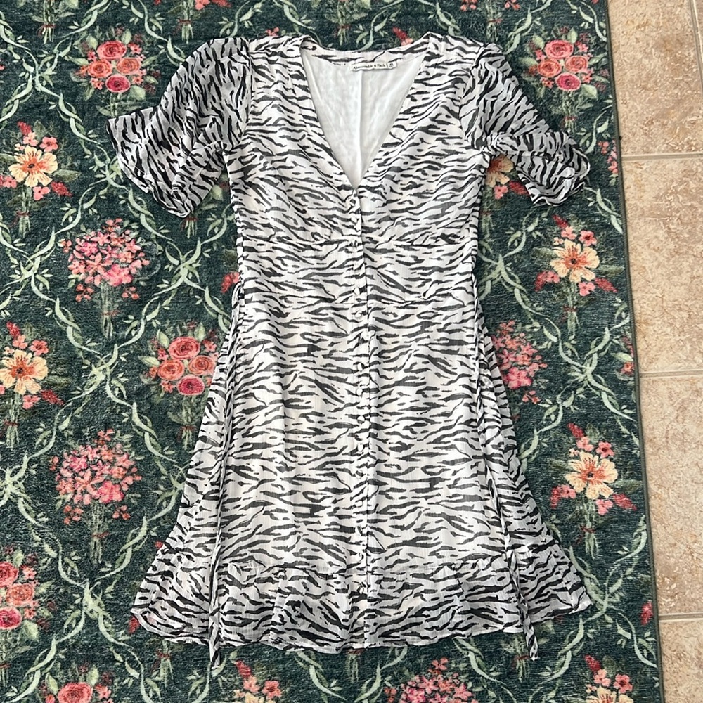 Abercrombie & Fitch Gray Zebra Strip Button Front Ladies Dress Size Small XS